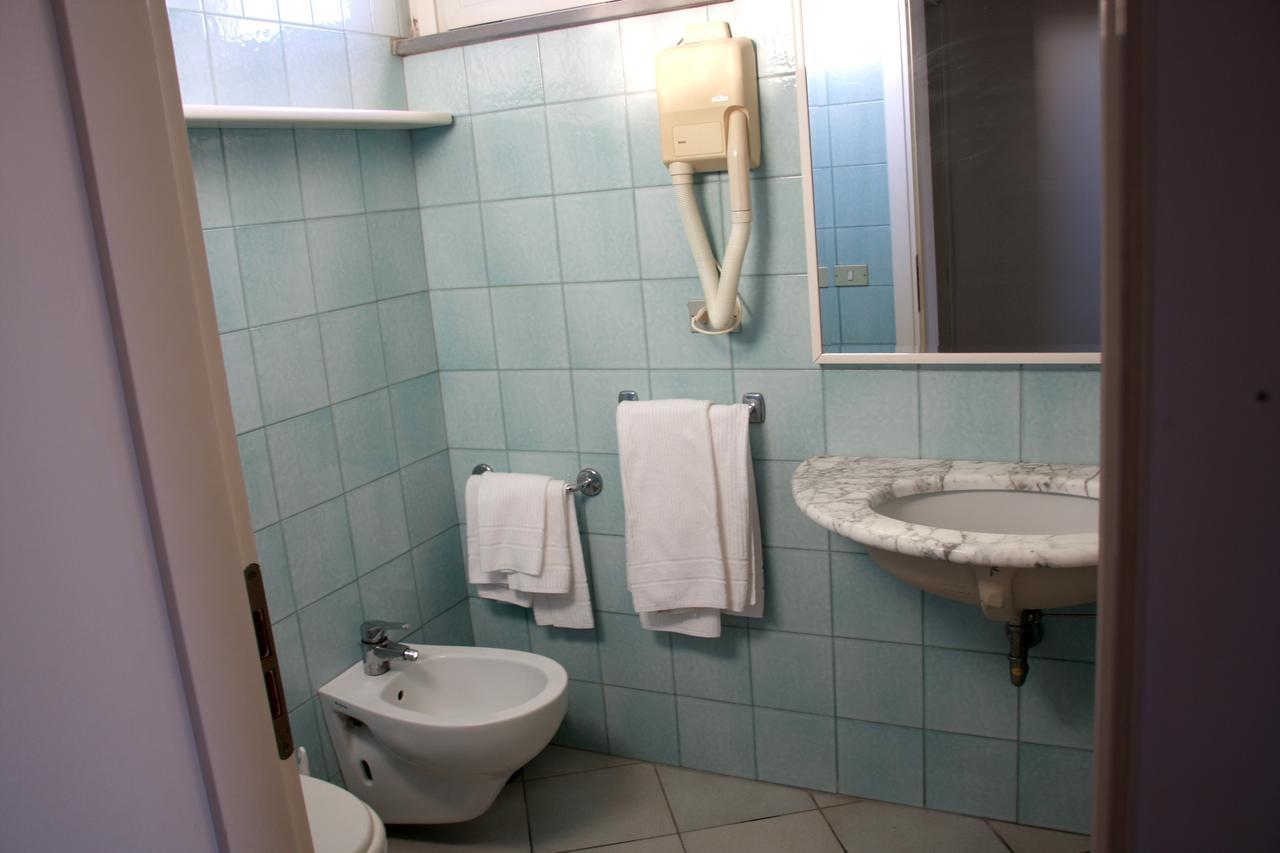 Hotel Excelsior Фано Екстериор снимка