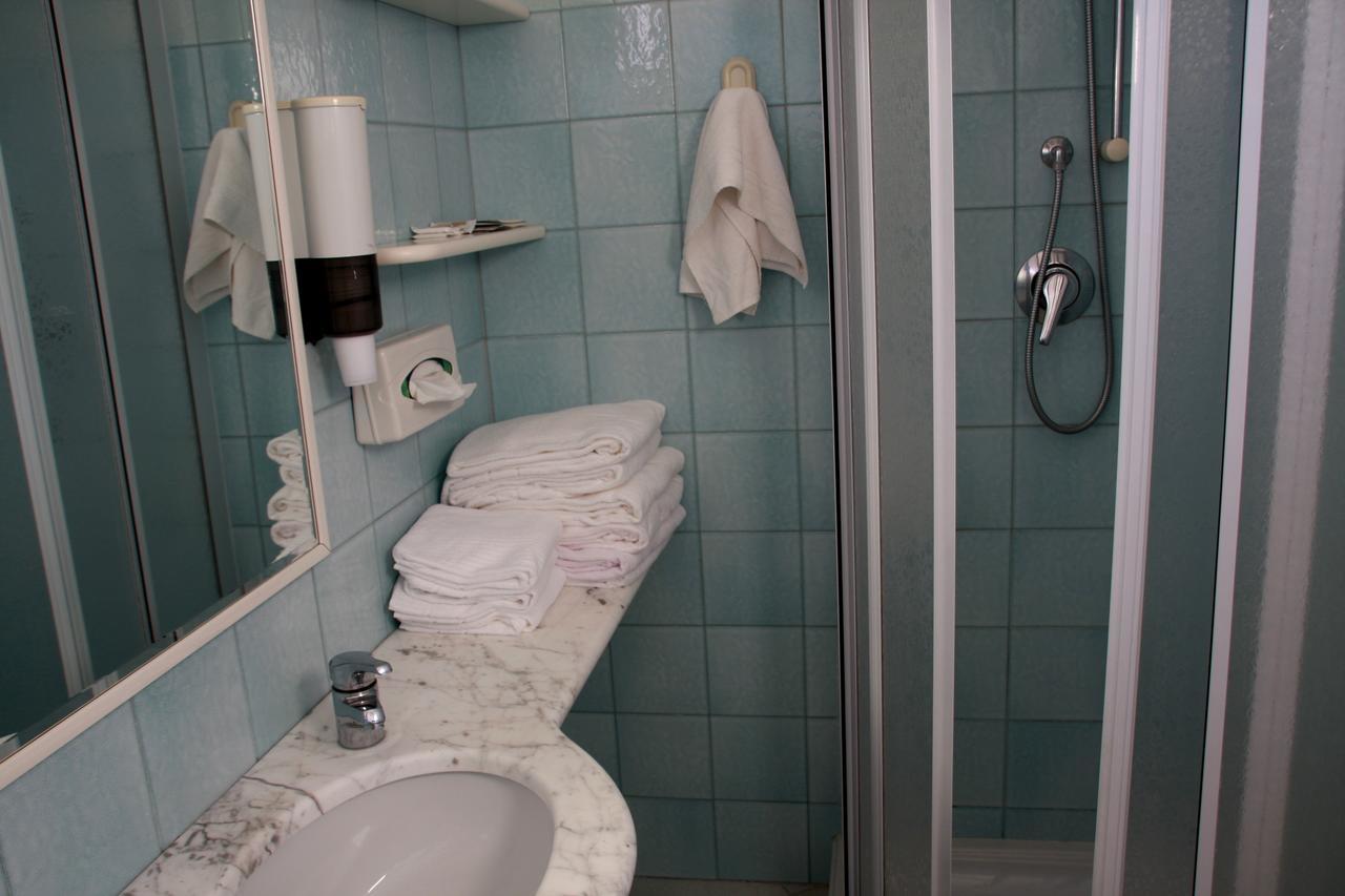 Hotel Excelsior Фано Екстериор снимка