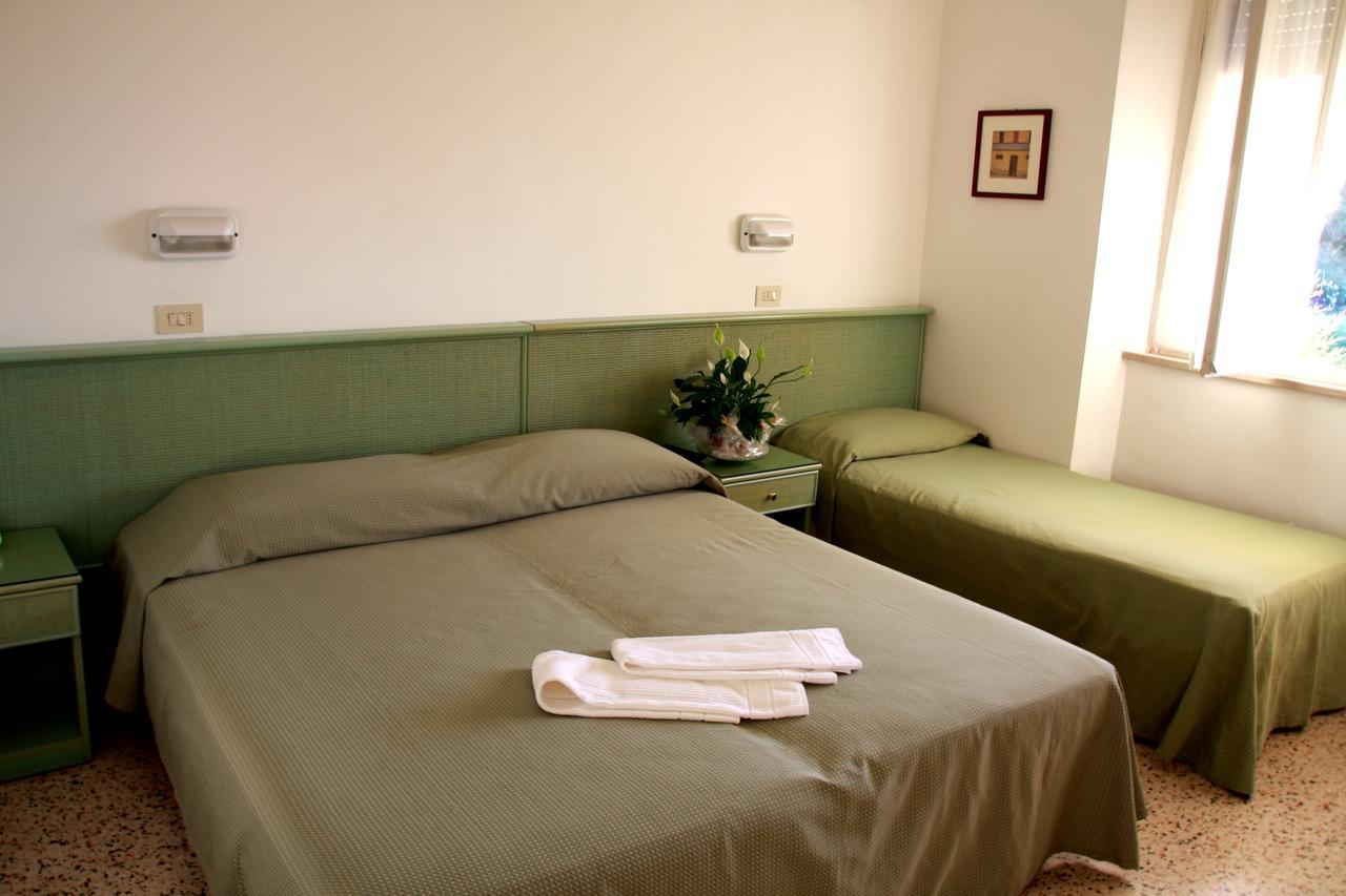 Hotel Excelsior Фано Екстериор снимка
