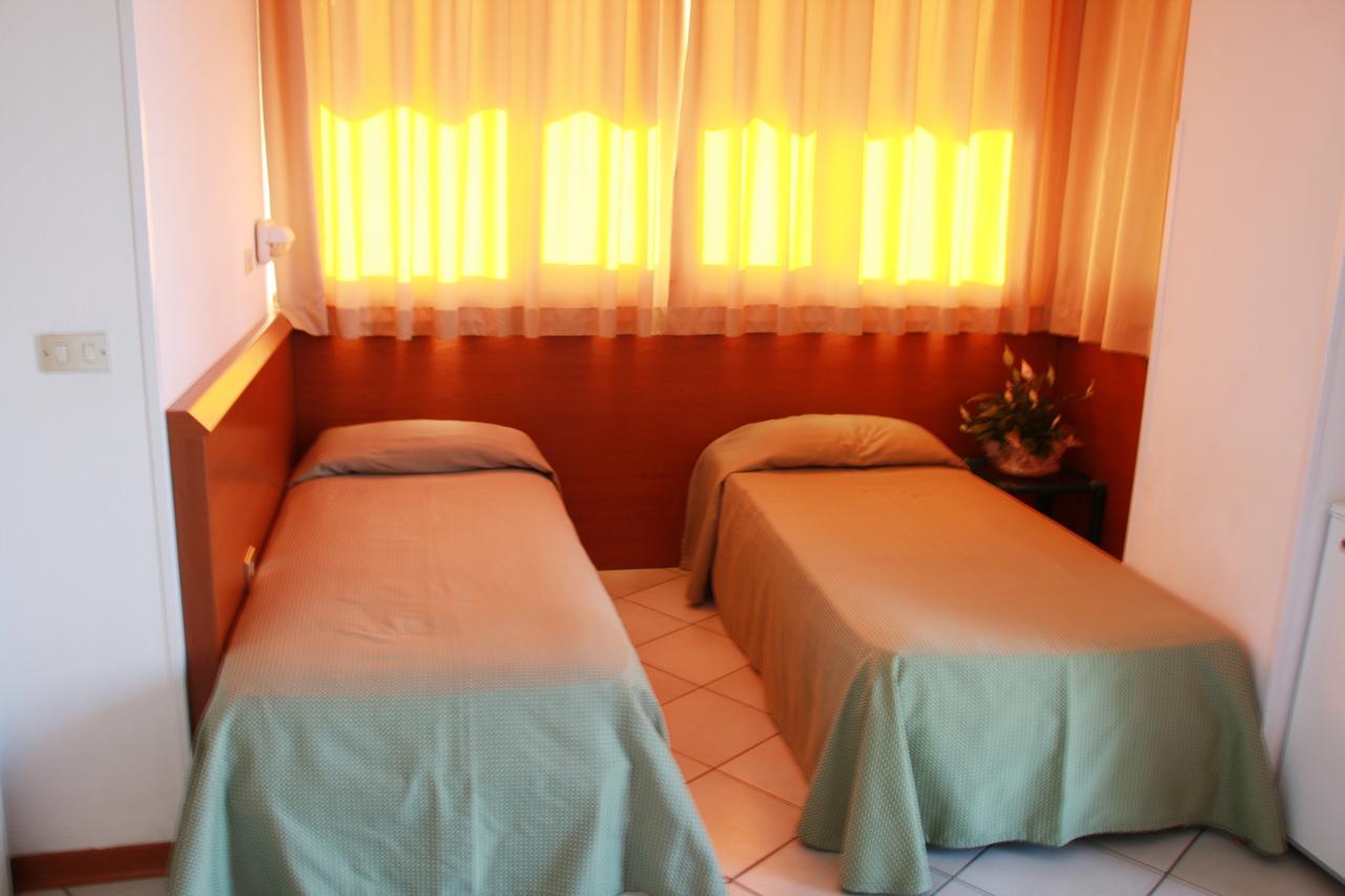 Hotel Excelsior Фано Екстериор снимка