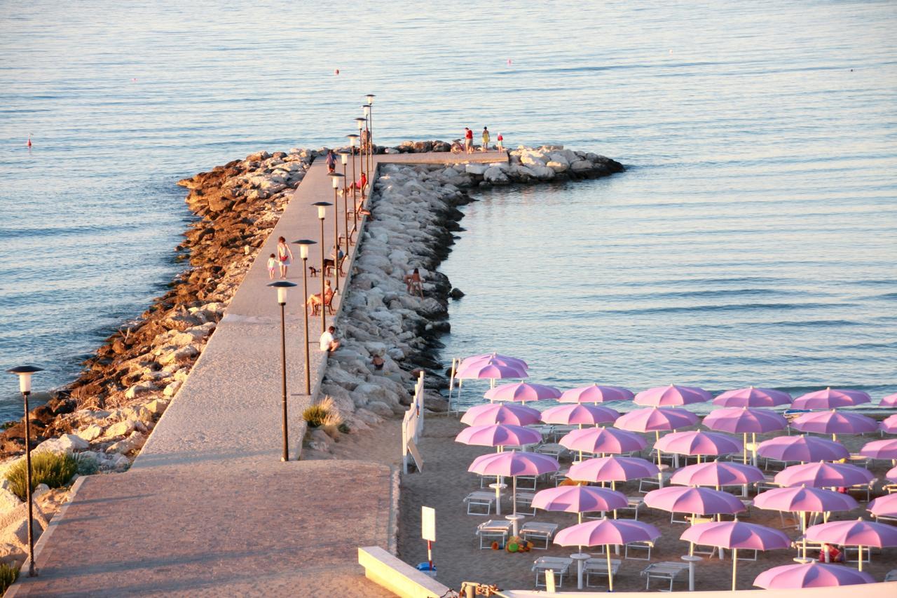Hotel Excelsior Фано Екстериор снимка