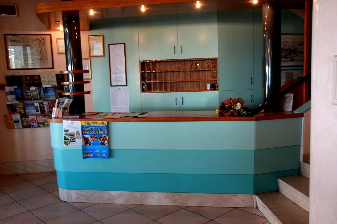 Hotel Excelsior Фано Екстериор снимка
